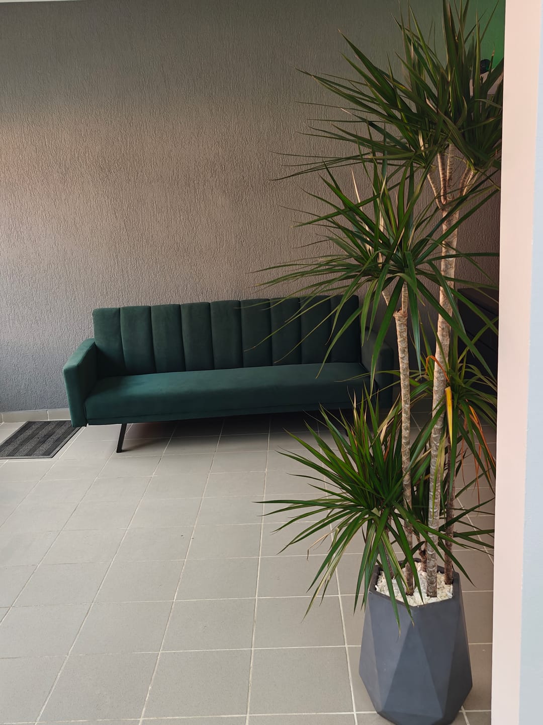 Customer photo review of Canapea extensibila ARMANDO, verde, stofa catifelata, 192x100x78 cm