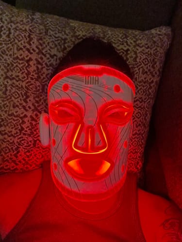 Customer photo review of INIA GLOW Wireless Red Light Therapy Mask