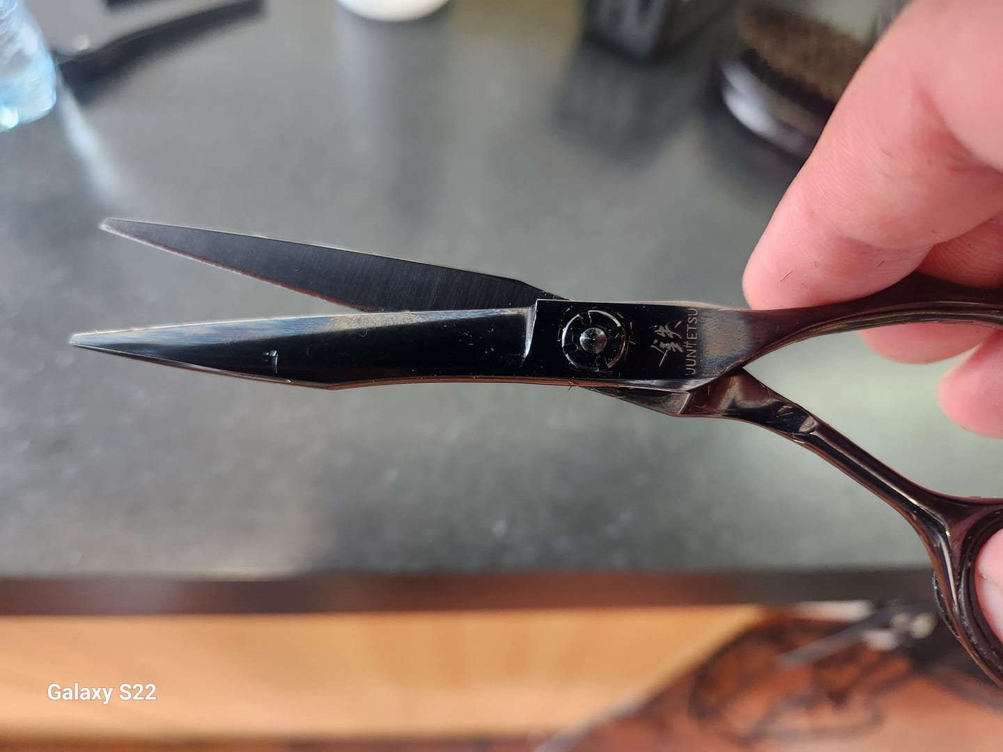 Customer photo review of Juntetsu VG10 Night Hairdressing Scissor Set