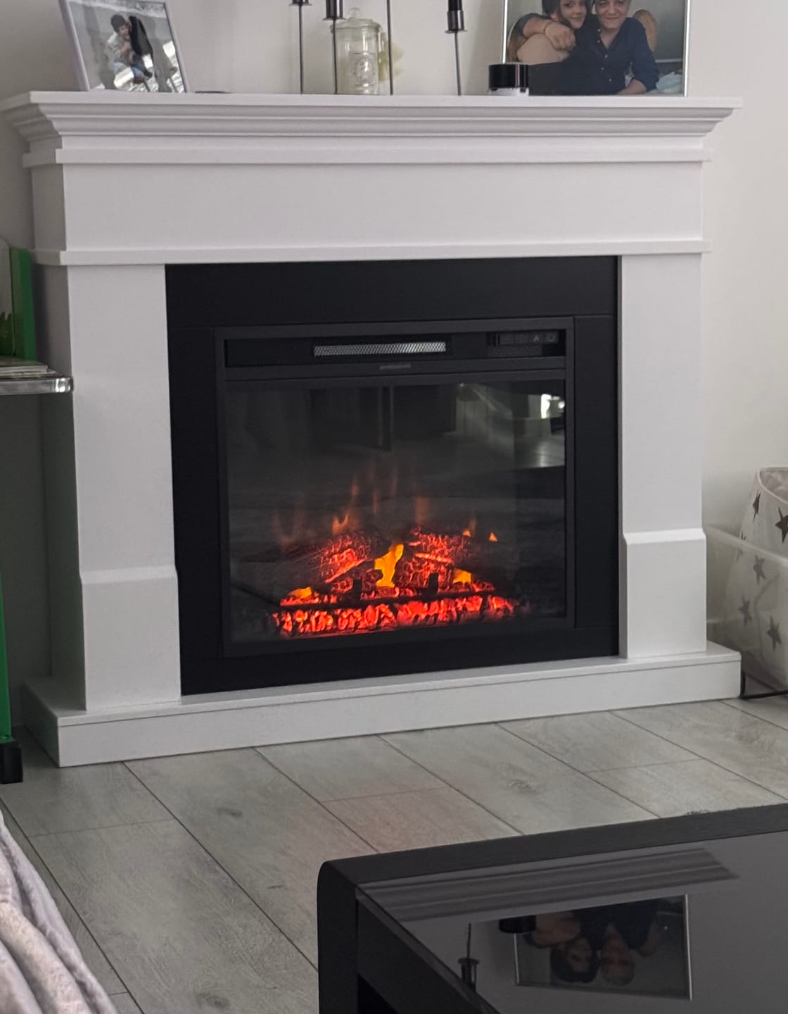 Customer photo review of Semineu ECOFLAME PRO - Lisabona white, flacara 3D de 23 inci cu teme de culoare, incalzire infrared si sunet