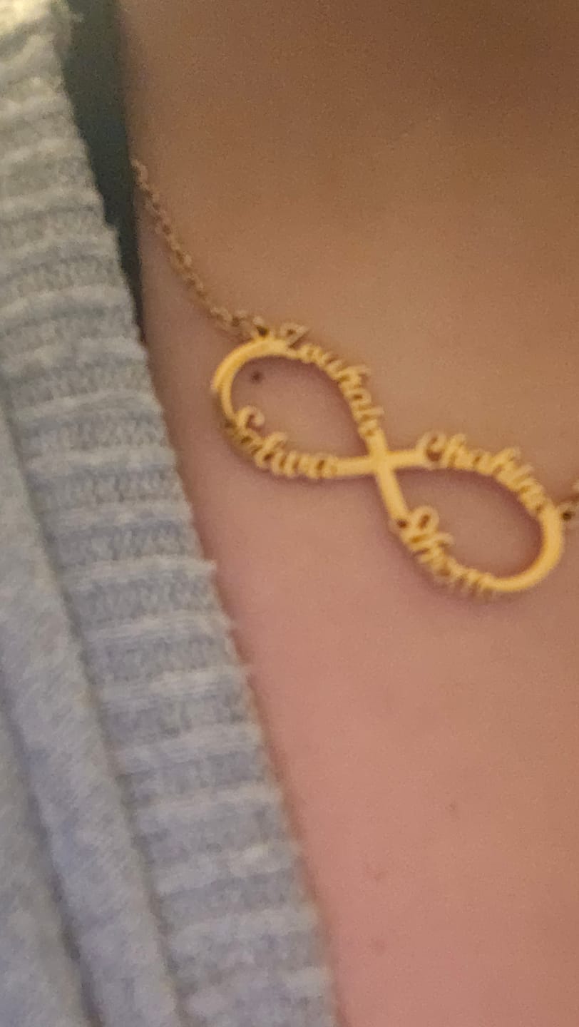 Customer photo review of Collier Personnalisé Infini 4 Prénoms