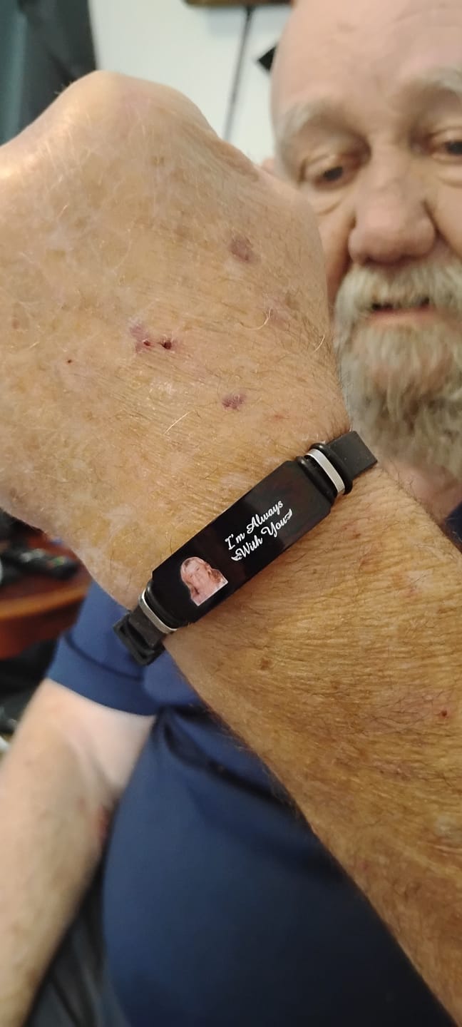 Customer photo review of Custom Photo I'm Always With You - Memorial Gift For Family, Friend - Personalized Engraved Bracelet