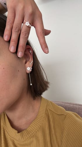 Customer photo review of Piercing de Florecita con Zirconias