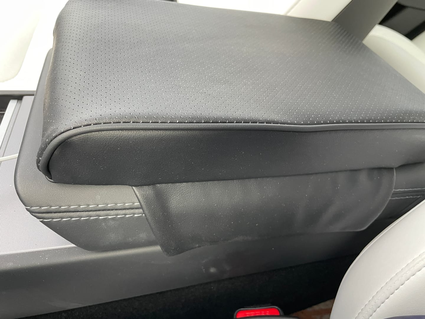 Customer photo review of TPARTS Leather Armrest Support Cushion for Tesla Model Y/Model 3/Model S/Model X