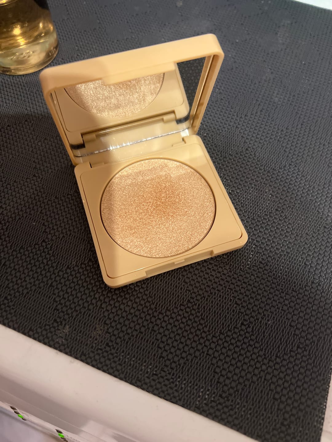 Customer photo review of Izgaismotājs Paese Wonder Glow Highlighter
