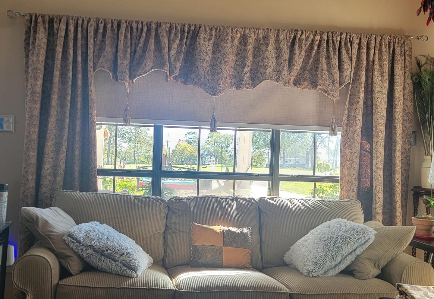 Customer photo review of Bringnox Motorized Roller Shades 100% Blackout Vigor