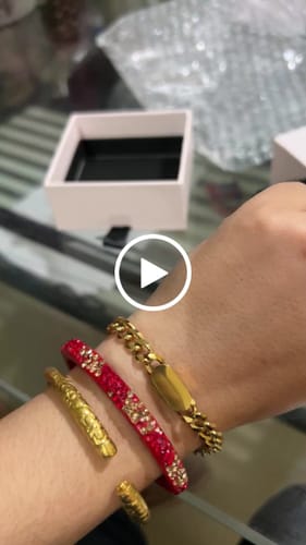 Customer video review of Small Bar Bracelet