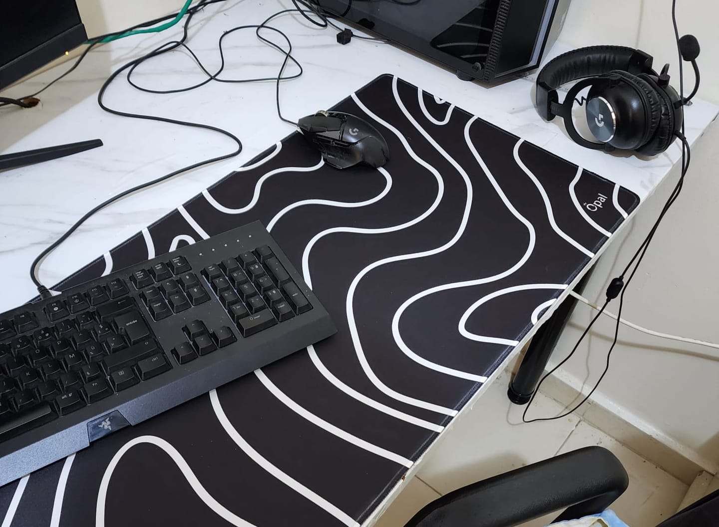 Customer photo review of Black & White Topolines DESK PAD