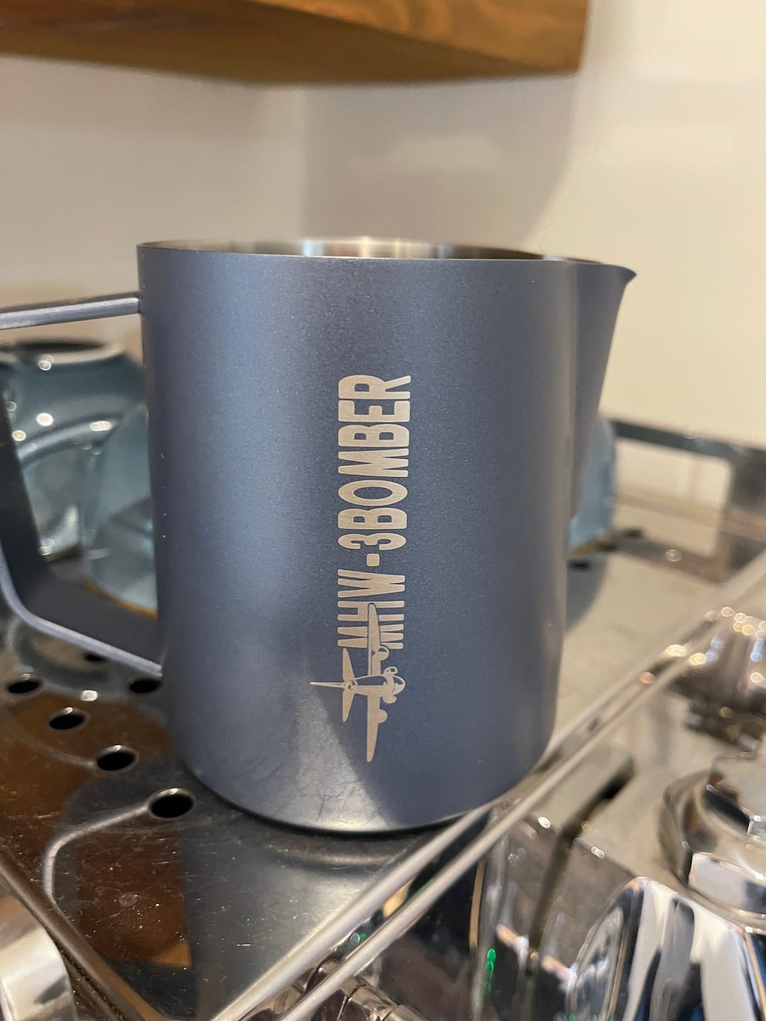 Customer photo review of MHW-3BOMBER Latte Art Pitcher 5.0 Matte Blue