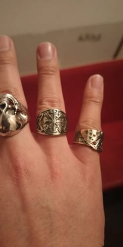 Customer photo review of Vegvísir Ring – Your Nordic Compass