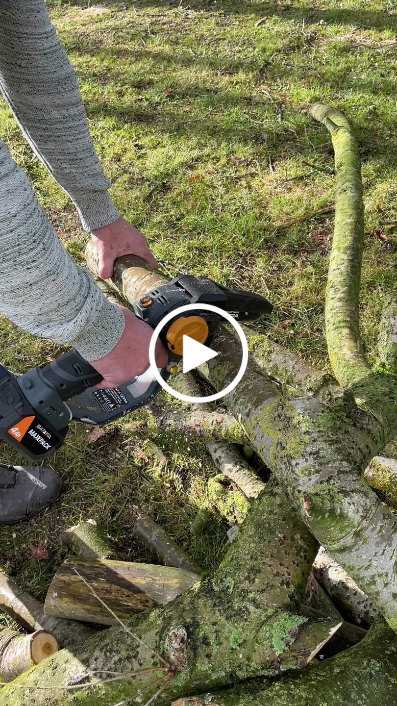 Customer video review of 18V Nexxsaw Cordless Brushless One-Hand Chainsaw V3 Ultra