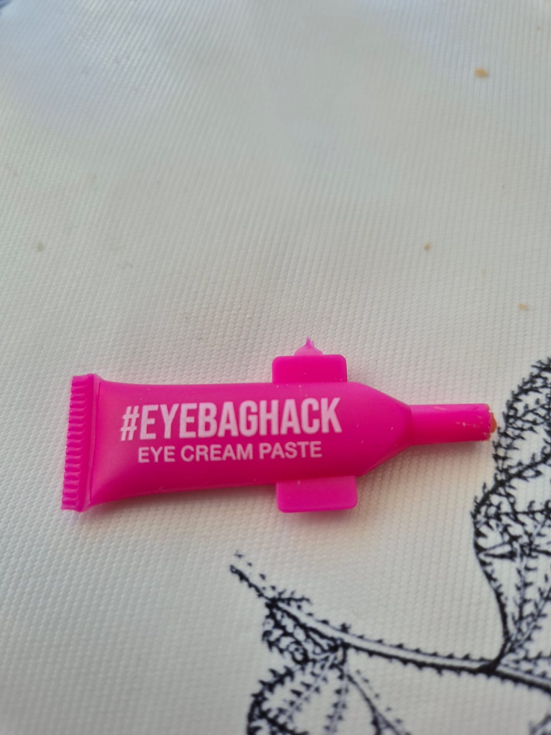 Customer photo review of EYEBAGHACK -  Express Eyelift Effect