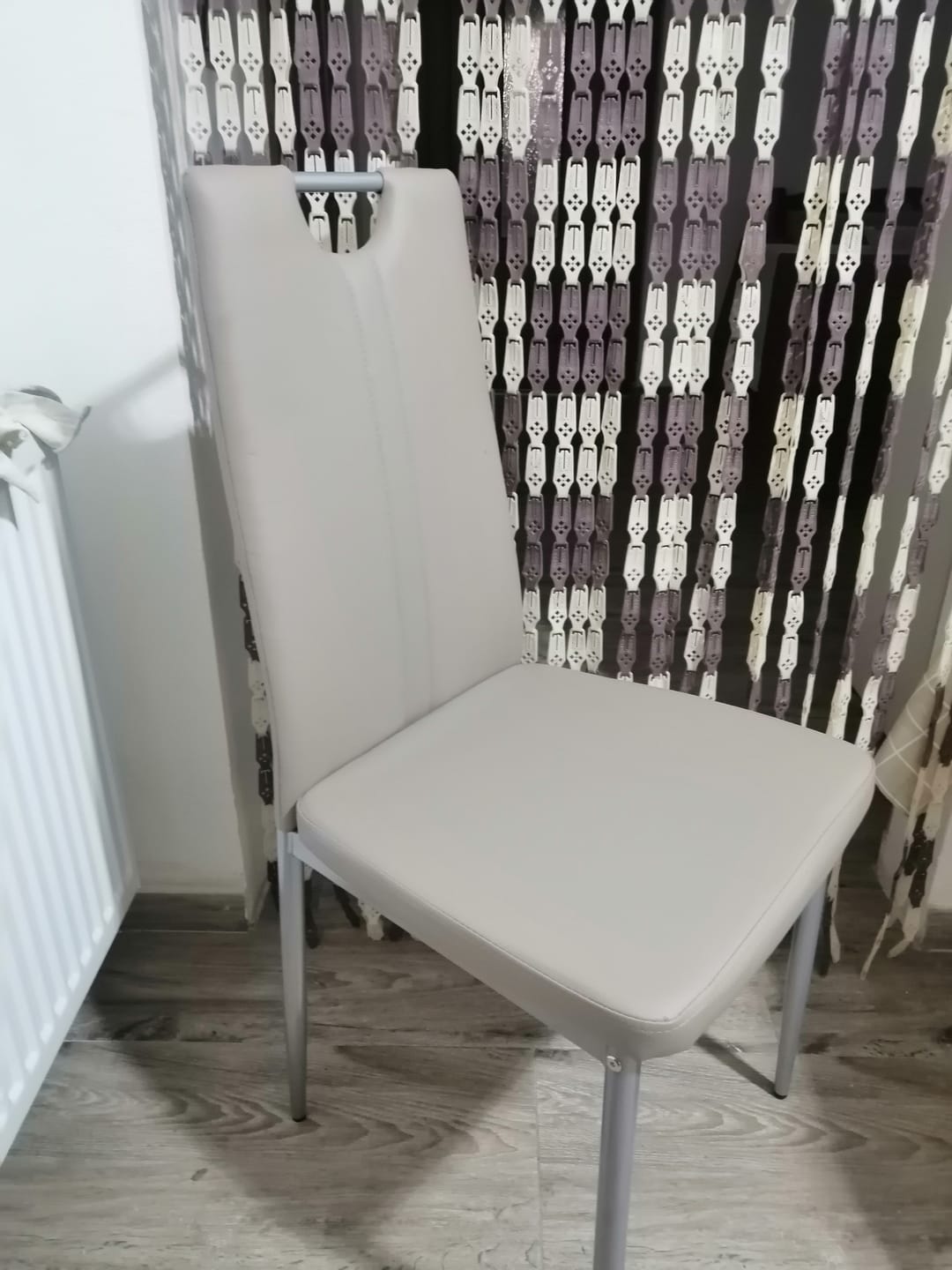 Customer photo review of Scaun tapitat K202, cappuccino/crom, piele ecologica/metl, 44X54X97 CM