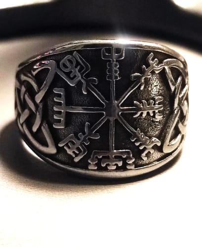 Customer photo review of Vegvísir Ring – Your Nordic Compass