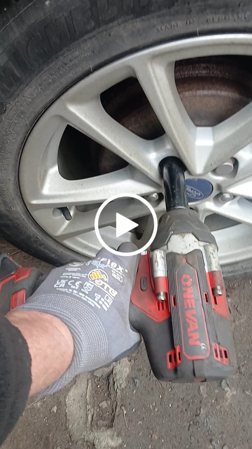 Customer video review of ONEVAN 1/2" 1800N·m Torque Brushless Cordless Impact Wrench | For Makita 18V Battery