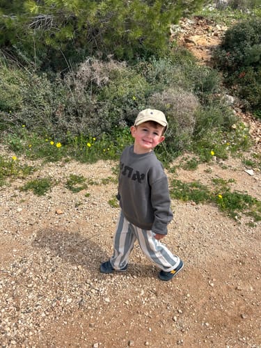 Customer photo review of סווטשירט לוגו ילדים