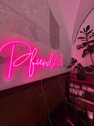 Customer photo review of Custom Neon: Pfundskerl