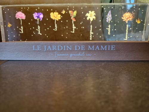 Customer photo review of Le Jardin de Mamie - Plaque LED acrylique personnalisée avec fleurs pour Maman et Mamie