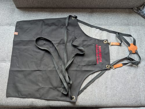 Customer photo review of Wolimbo Kurze Schürze mit Namen bestickt 68x77cm UNISEX