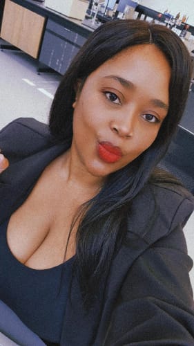 Customer photo review of JORDYN - Brazilian 4x4 Lace Wig