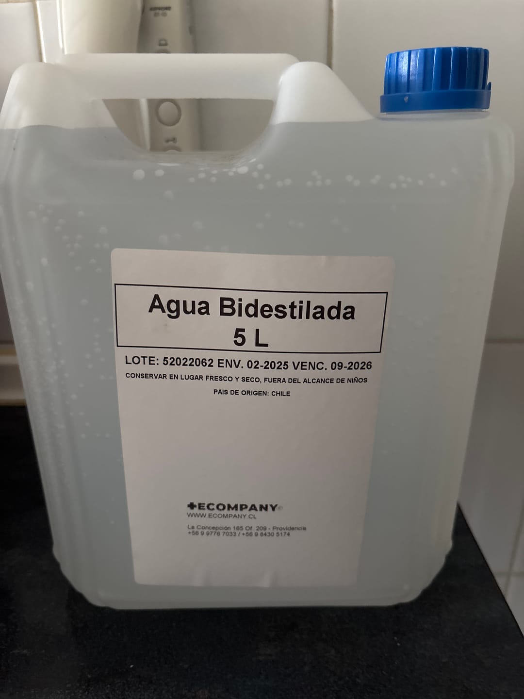 Customer photo review of Agua calidad Bidestilada