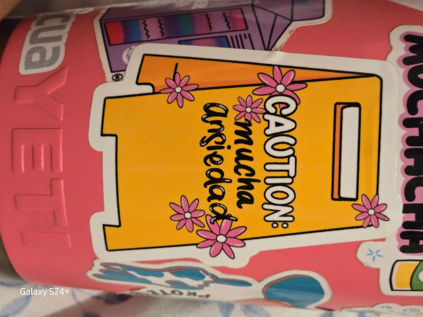 Customer photo review of Caution: Mucha Ansiedad (Sticker Laminado)
