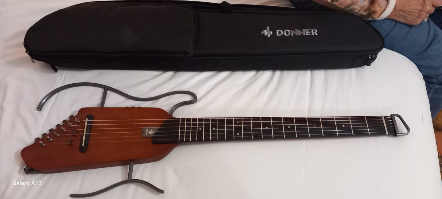 Customer photo review of 【Boîte ouverte】Donner HUSH-I Guitare