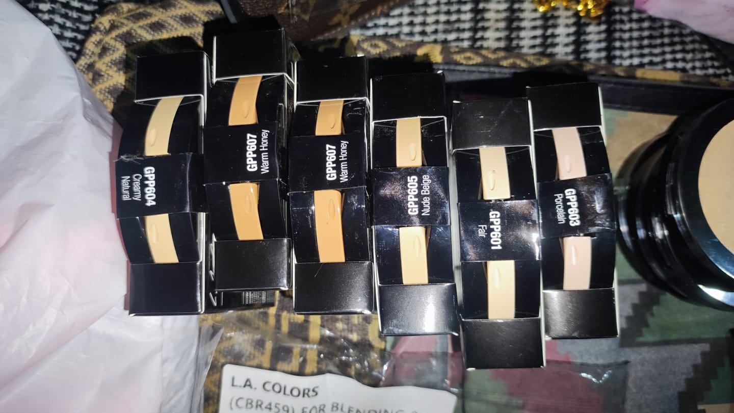 Customer photo review of Polvo HD Pro Face L.A. Girl Surtidos - Venta al por mayor 16 Unidades (GPP601-610)
