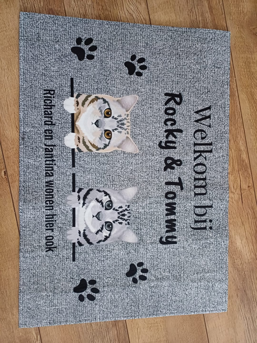 Customer photo review of Welkom bij - Gepersonaliseerde huisdier deurmat