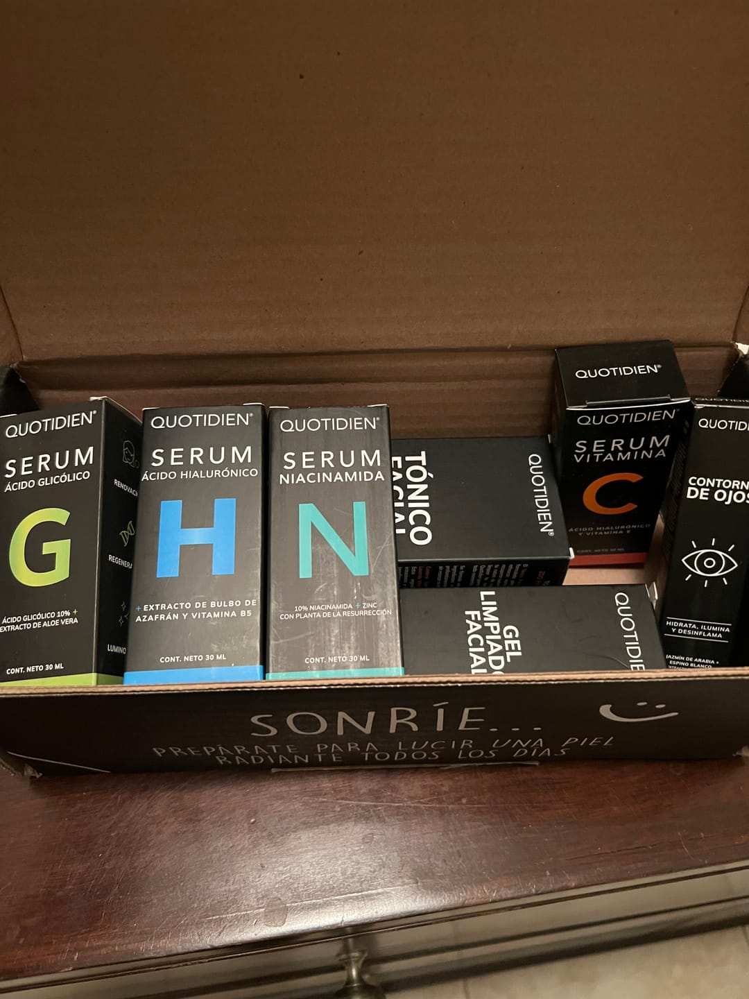 Customer photo review of Kit Piel Deslumbrante (47% OFF) - Limpiador + Tónico + Serum Vitamina C + Serum Niacinamida + Serum Ácido Glicólico + Serum Ácido Hialurónico + Contorno de Ojos