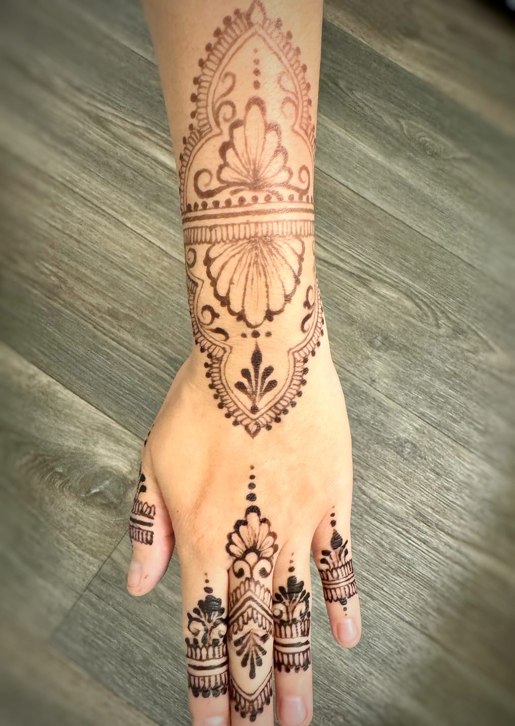 Customer photo review of Raj Hengua – Deep Brown Stain Powder ( Lypho / Lyophilized Henna /Jagua Blend).