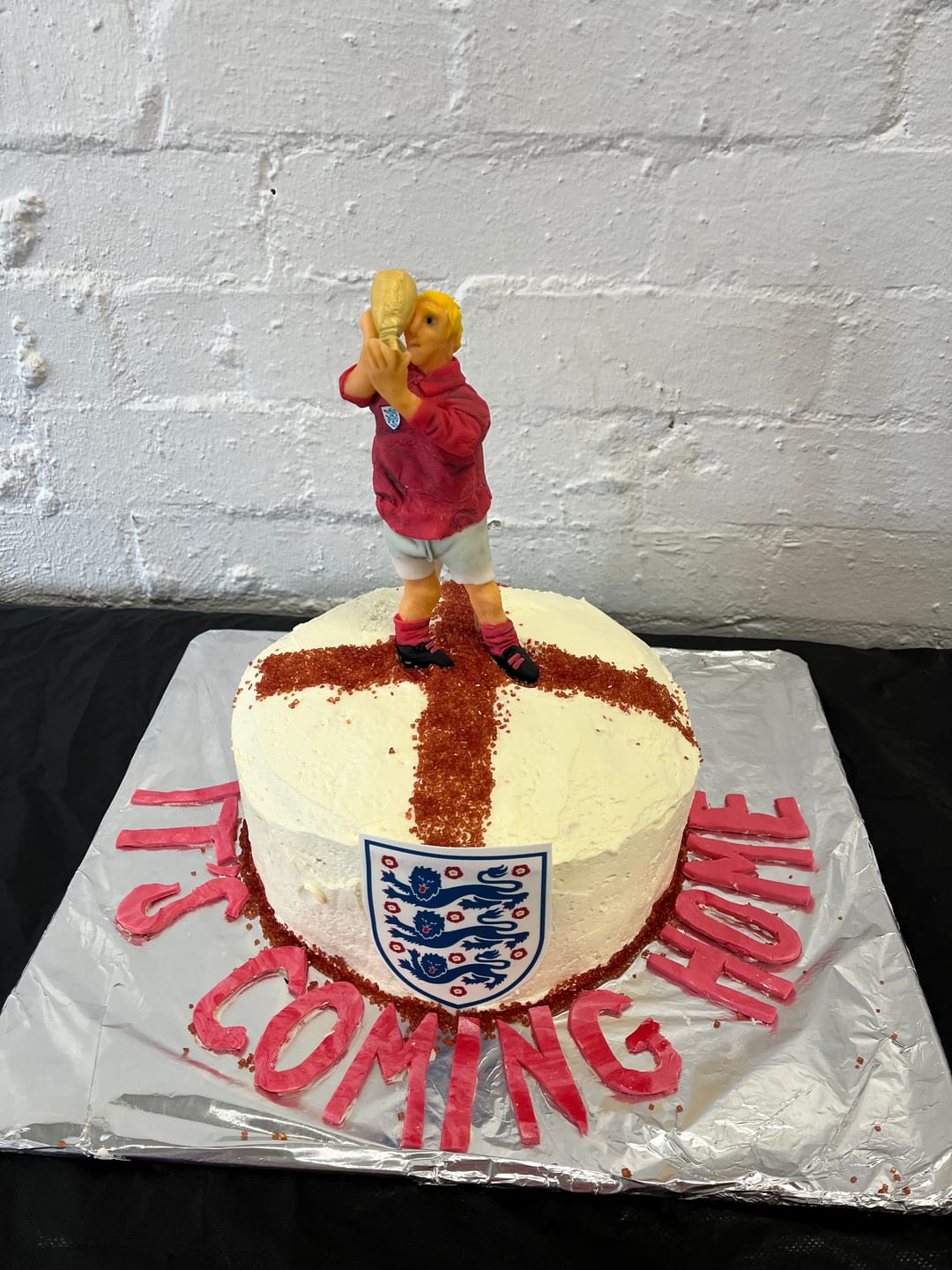 Customer photo review of 12 cm Round Custom Edible Icing Image