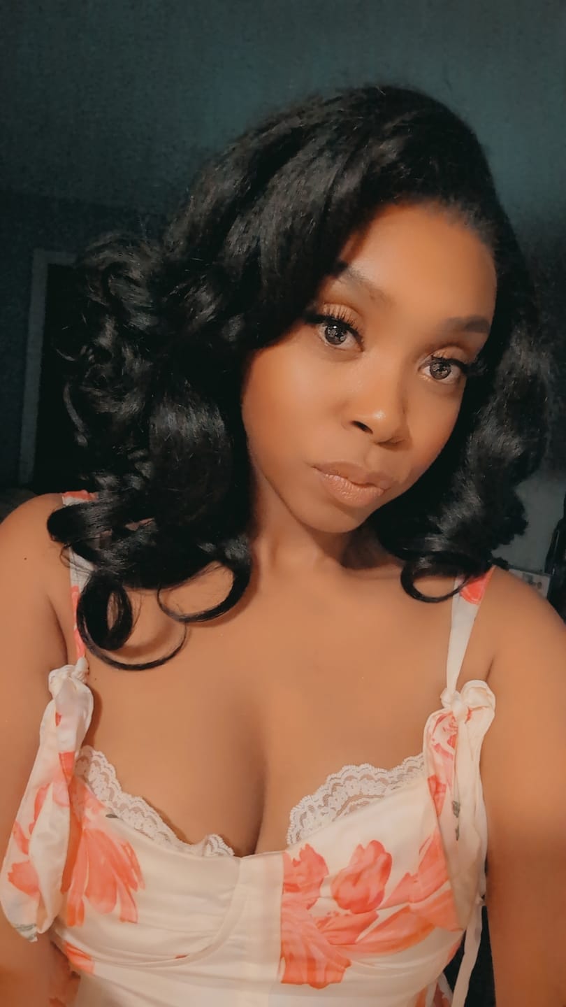 Customer photo review of Outre Perfect Hairline 13x6 HD Swiss Lace Front Wig - JULIANNE