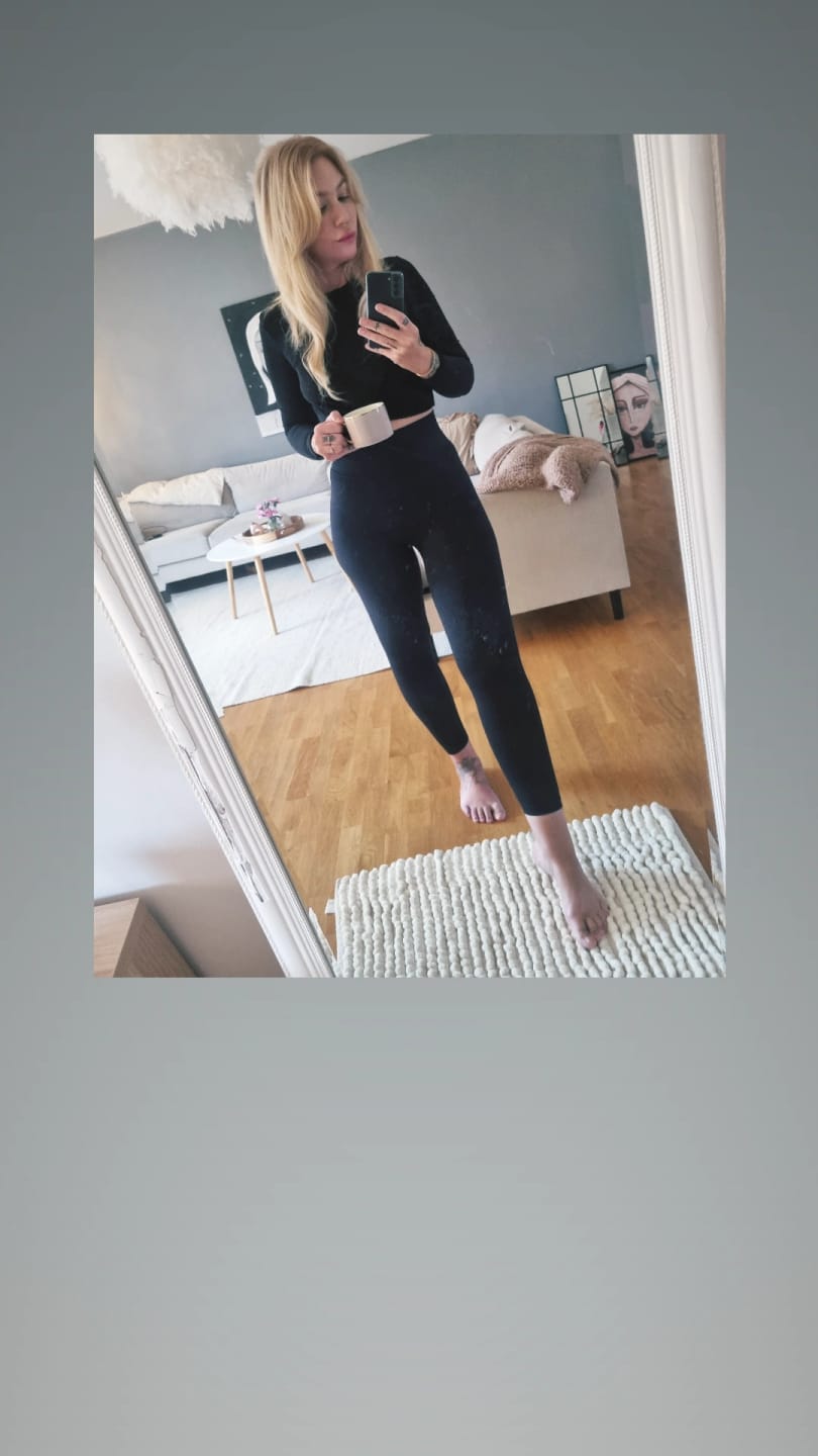 Customer photo review of Black Sculpt Seamless Tights