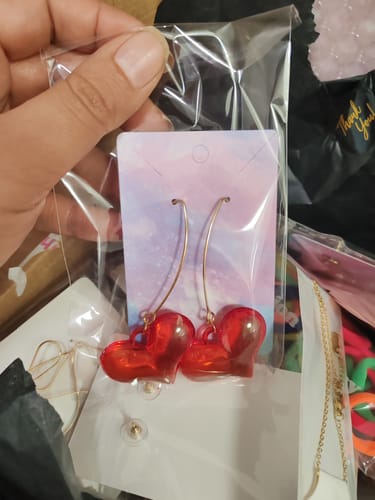 Customer photo review of Aretes largos con corazones rojos