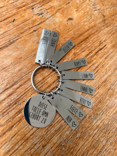 Customer photo review of Diese tolle Oma gehört zu - Schlüsselanhänger