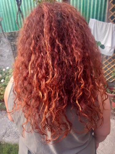 Reseña con foto de un cliente sobre Henna Jamila Hair -  Cobrizo Natural y Duradero  👩🏼‍🦰