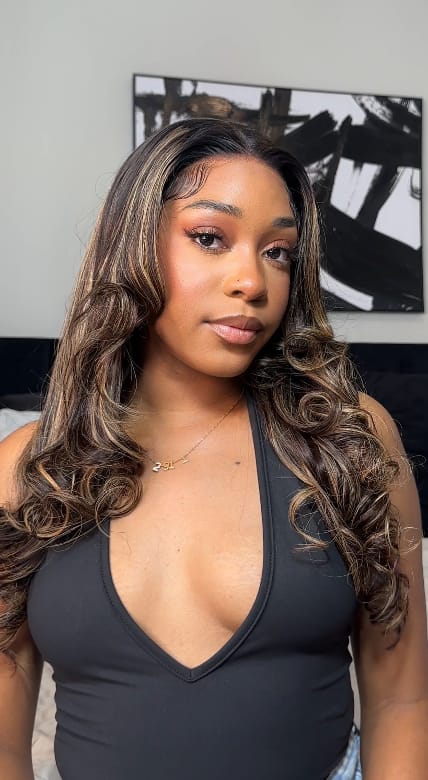 Customer photo review of Wavymy Layered Cut Balayage Highlight Wear Go Glueless 7x5 Lace Pre-Bleached Straight Wigs Pre-pluck 180% Density Human Hair Wigs