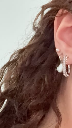 Customer photo review of Perlmutt Lucky Leaf Ohrringe 14K Vergoldet
