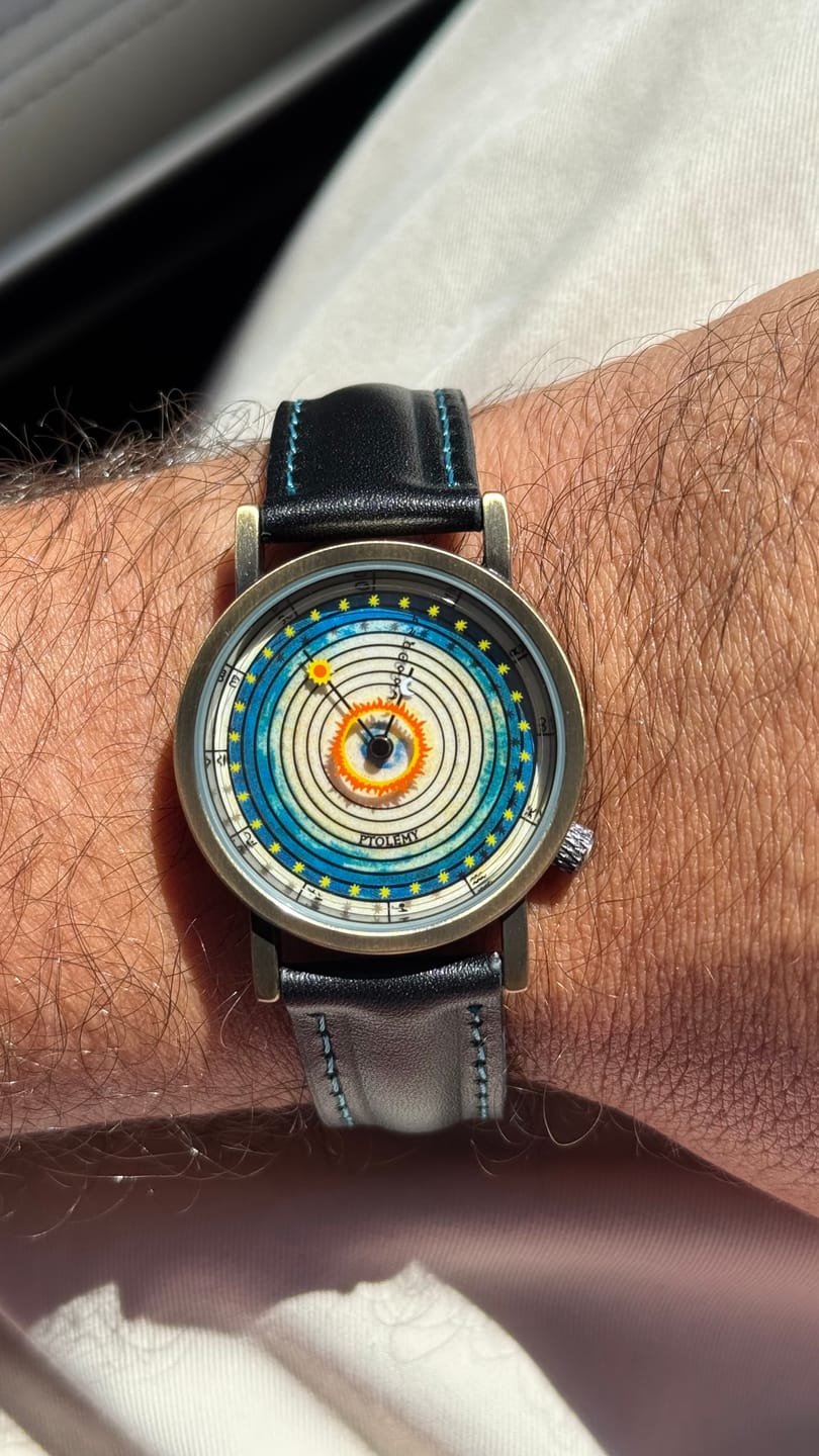 Customer photo review of Reloj Análogo Philosophers Guild Sistema de Ptolomeo 33mm