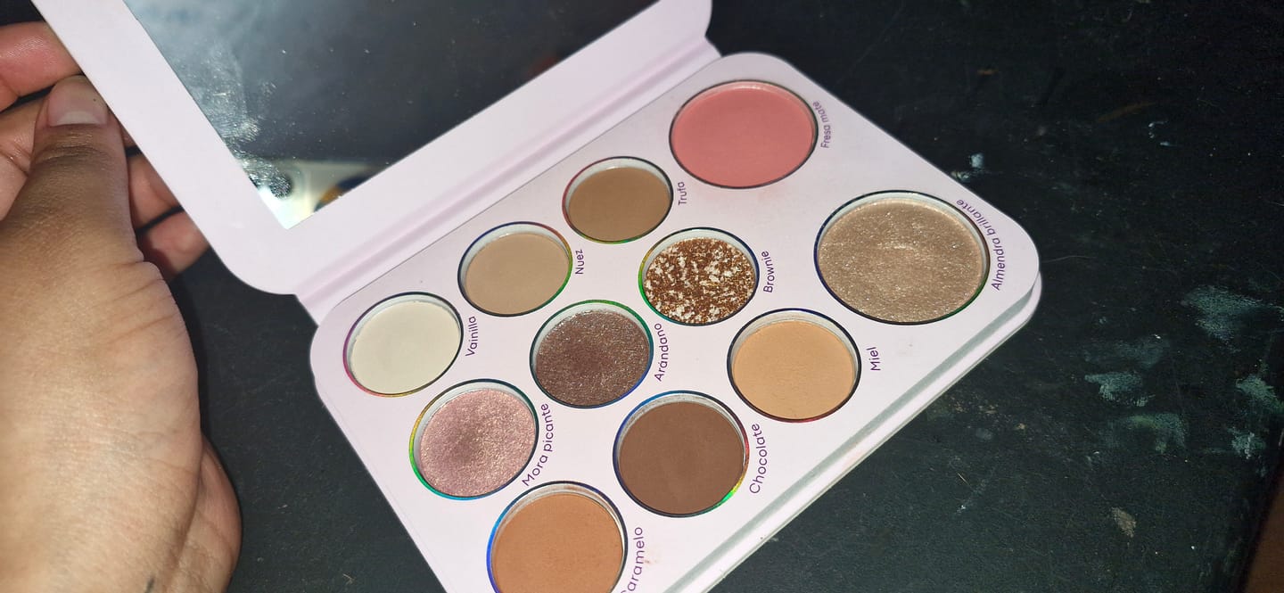 Customer photo review of PALETA DE SOMBRAS 9 EN 1