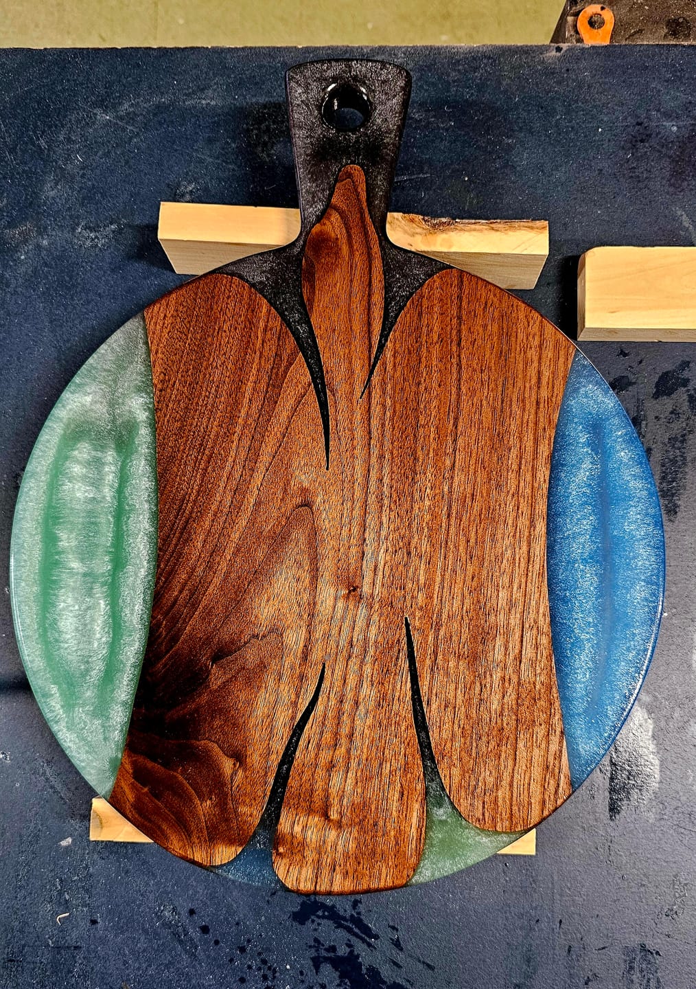 Customer photo review of 15.7x12x1" Small Round Charcuterie Board With Handle Silicone Mold - Serving Board Mold