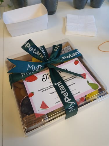 Customer photo review of Signature Cheese Fruit Grazing Platter (Available in S, M & L size)