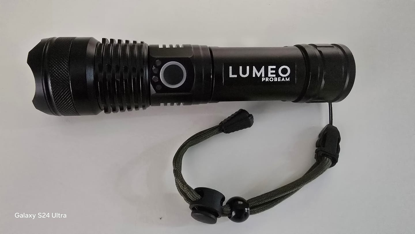 Customer photo review of Lumeo ProBeam Flashlight
