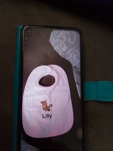 Customer photo review of Wolimbo Lätzchen mit Namen und Motiv bestickt