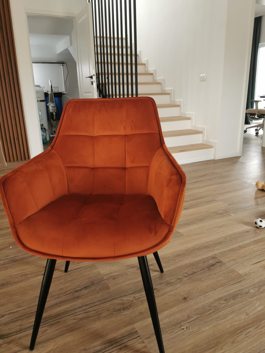 Customer photo review of Scaun LILIA, caramiziu/negru, stofa catifelata/metal, 59x45x90 cm
