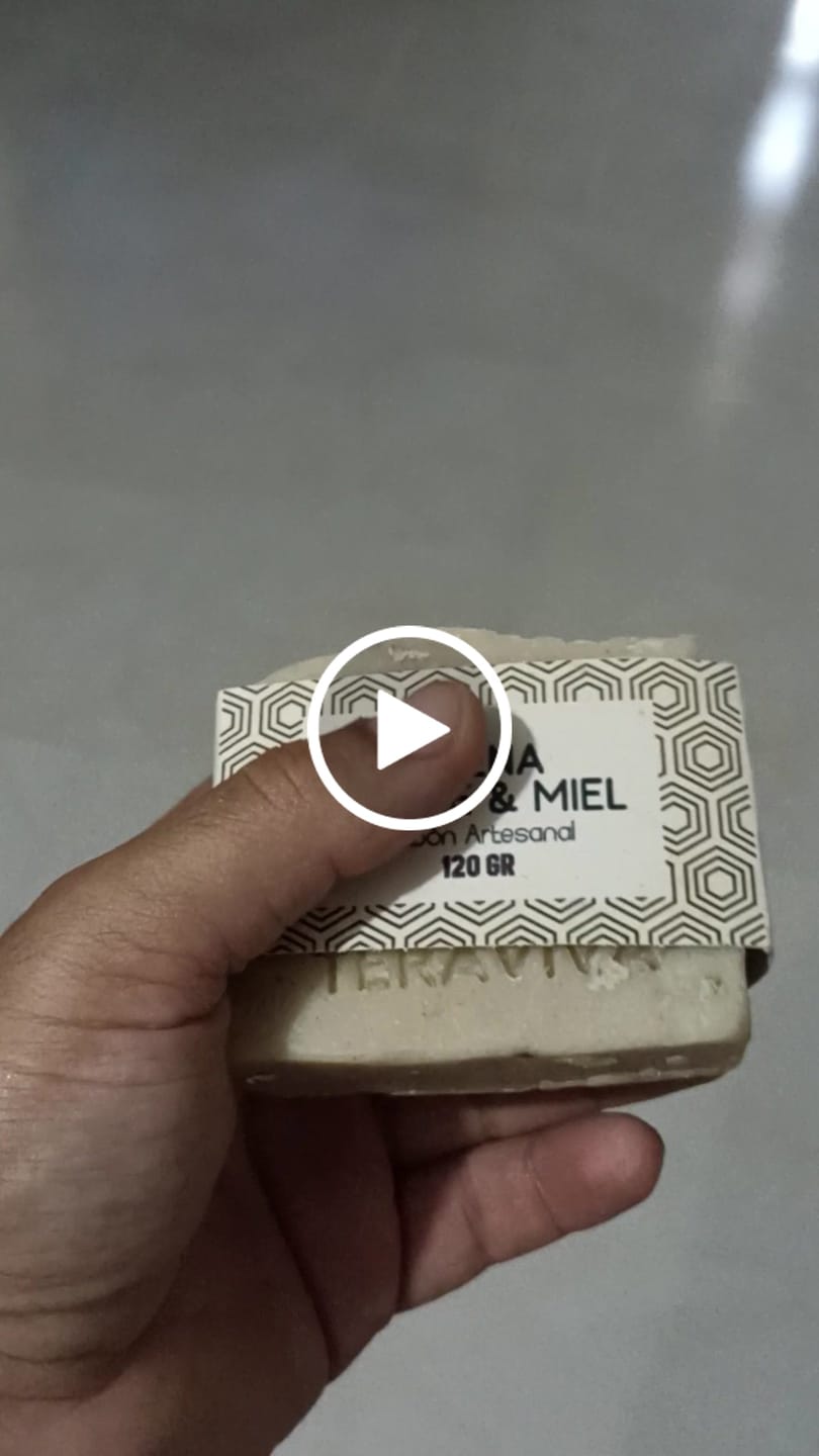 Customer video review of Jabón artesanal de Avena, leche y miel