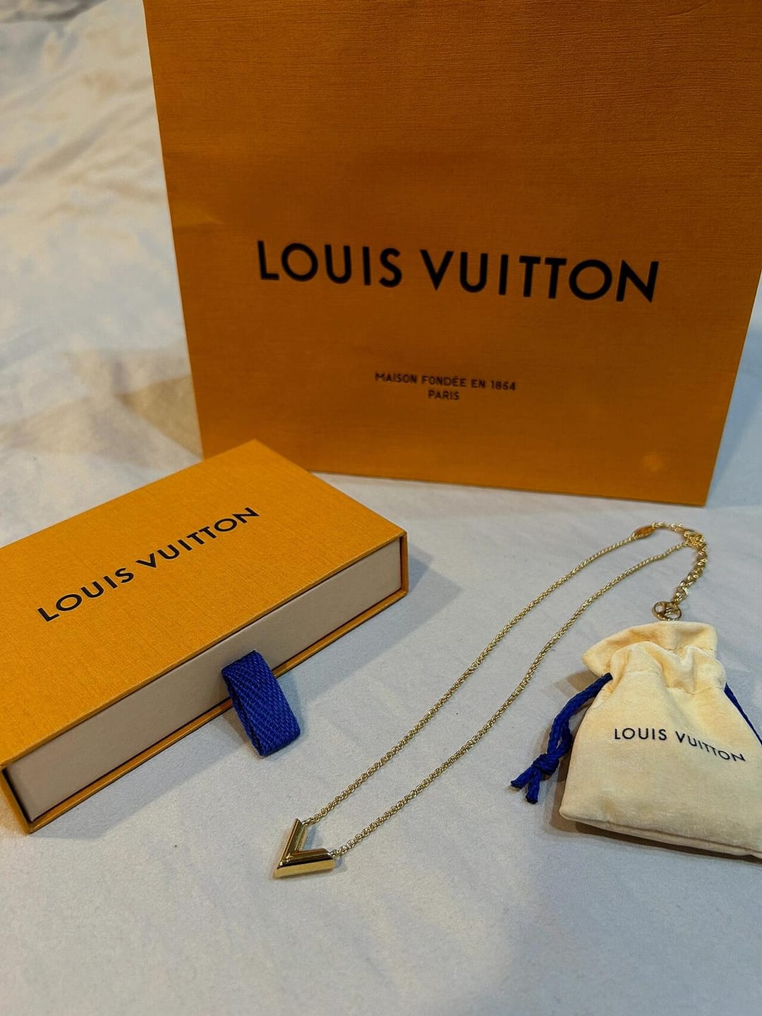 Customer photo review of 【ルイヴィトン】大人気ネックレス・エセンシャルV♪