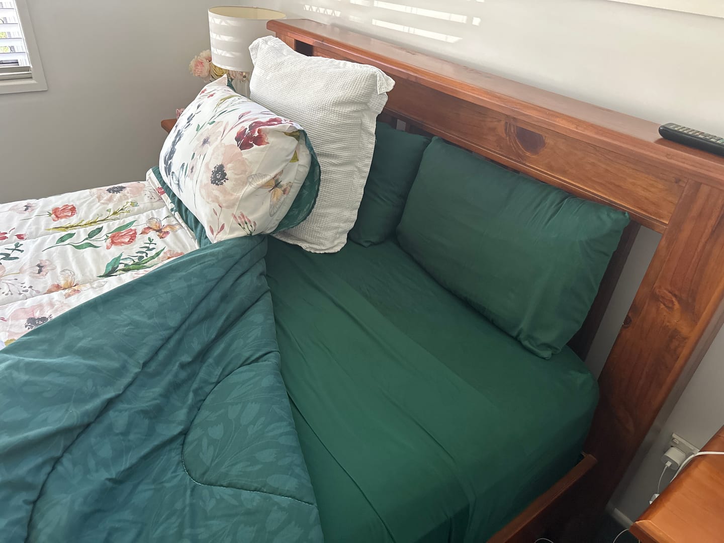 Customer photo review of Muscle Mat Easy-Make Luxury Bed Sheet Set