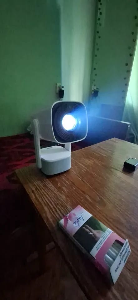 Customer photo review of moviehub wireless projector